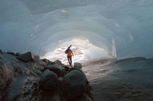 Vorschau Bild von Zur ARTE-Sendung Gletscher - Schmelzende Riesen Der Schweizer
Glaziologe Matthias Huss in einer vom Schmelzwasser unter dem
Rhonegletscher ausgehöhlten Grotte © Gedeon Programmes Foto: ARTE F
Honorarfreie Verwendung nur im Zusammenhang mit genannter Sendung
und bei folgender Nennung "Bild: Sendeanstalt/Copyright". Andere
Verwendungen nur nach vorheriger Absprache: ARTE-Bildredaktion,
Silke Wölk Tel.: +33 3 90 14 22 25, E-Mail: bildredaktion@arte.tv //
Weiterer Text über ots und www.presseportal.de/nr/9021 / Die
Verwendung dieses Bildes für redaktionelle Zwecke ist unter
Beachtung aller mitgeteilten Nutzungsbedingungen zulässig und dann
auch honorarfrei. Veröffentlichung ausschließlich mit
Bildrechte-Hinweis.