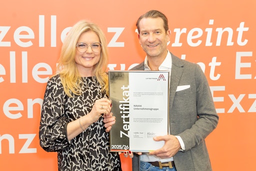  im Bild v.l.n.r.: Monica Rintersbacher, Geschäftsführerin der
Leitbetriebe Austria Oliver Krizek, Gründer und Geschäftsführer der
NAVAX Unternehmensgruppe