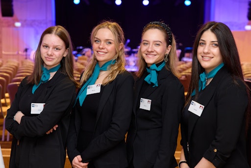  Das MODUL-Schülerteam freut sich auf zahlreiche Gäste im
Theaterhotel.