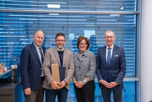 V.l.: Franz Pegger (Leitung Hochschulkollegium), Christian
Ploder, Claudia Mössenlechner (stv. Leitung Hochschulkollegium), MCI
Rektor Andreas Altmann ©MCI/Aaron Heimerl