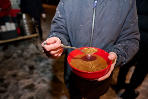 Vorschau Bild von Drei Hilft-Winteraktion sammelte wärmende Suppen für Menschen in
Not.