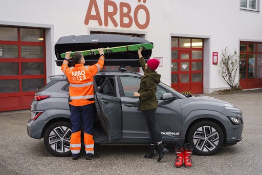 Vorschau Bild von Dachboxen bieten zusätzlichen Stauraum und schützen die
Sportausrüstung vor Nässe und Schmutz.