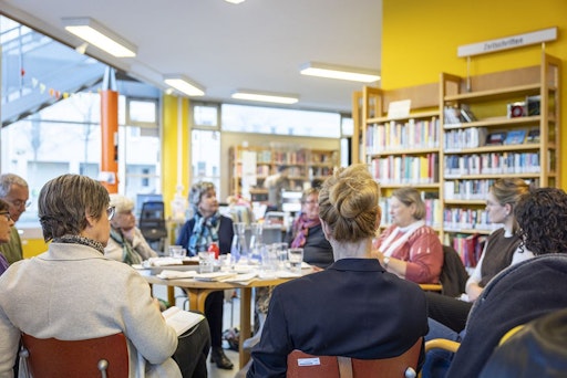 Erzählen, zuhören und sich unterhalten: Das können alle
Interessierten bei „Plaudern in der Bücherei“, dem kostenlosen
Angebot der Wiener Gesundheitsförderung – WiG.