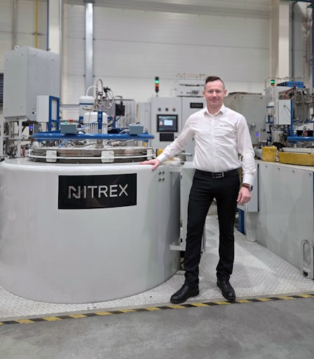  Robert Sokoliński neben einem Nitrierofen in der Produktion bei
Nitrex Metal Sp. z o.o. in Sosnowiec, Polen.