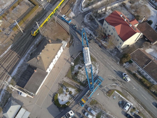 Vorschau Bild von Warten am Bahnübergang.