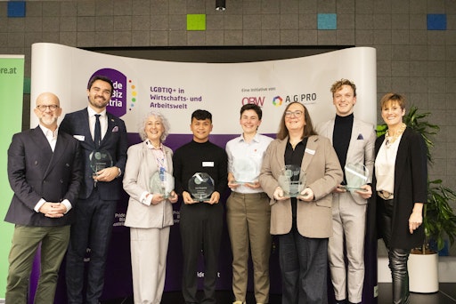 Vorschau Bild von Die sechs Pride Biz Pioneers 2026 mit Lukas Burian und
Astrid-Weinwurm-Wilhelm