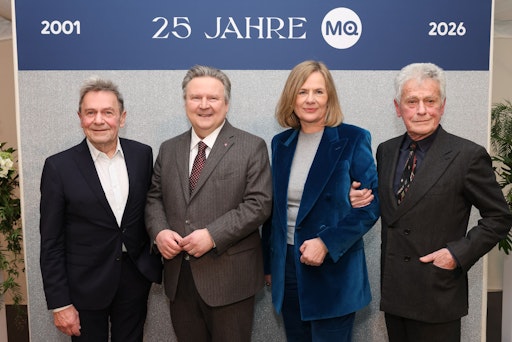 Vorschau Bild von MQ-Direktorin mit Bürgermeister Michael Ludwig und Architekten
Manfred und Laurids Ortner.