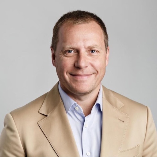  Deutschmeister-Präsident Robert Spevak fordert rasche
Durchführung der Volksbefragung zur notwendigen
Wehrdienstzeitverlängerung.