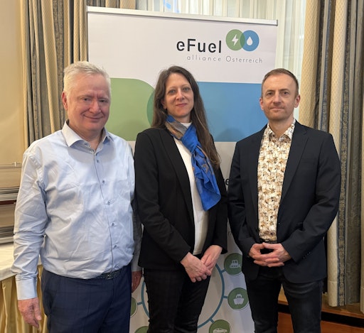  Entgegen dem Versprechen einer „Technologieoffenheit“ wird das
faktische Monopol der Elektromobilität weiter ausgebaut – mit
dramatischen Folgen für Europa als Industriestandort.