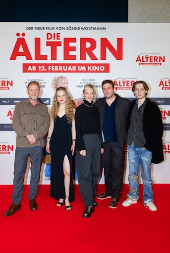 Sönke Wortmann, Kya-Celina Barucki, Anna Schudt, Sebastian Bezzel
und Philip Müller bei der Weltpremiere von DIE ÄLTERN im KINOPOLIS
Hamburg. // Weiterer Text über ots und www.presseportal.de/nr/12946
/ Die Verwendung dieses Bildes für redaktionelle Zwecke ist unter
Beachtung aller mitgeteilten Nutzungsbedingungen zulässig und dann
auch honorarfrei. Veröffentlichung ausschließlich mit
Bildrechte-Hinweis.