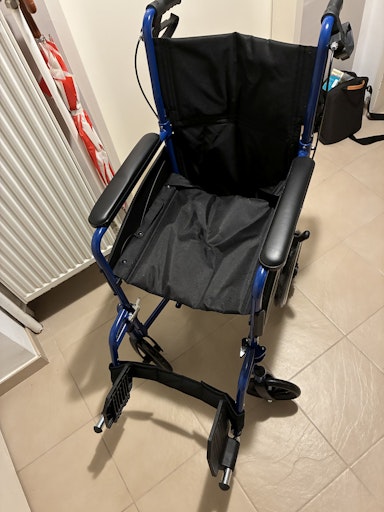 Vorschau Bild von Ein Transportrollstuhl