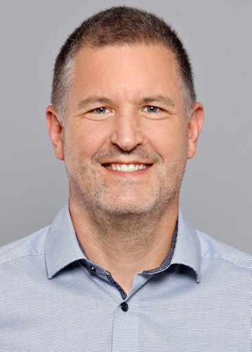 Warum langes Sitzen im Arbeitsalltag keineswegs harmlos ist - und
was Unternehmen tun sollten.