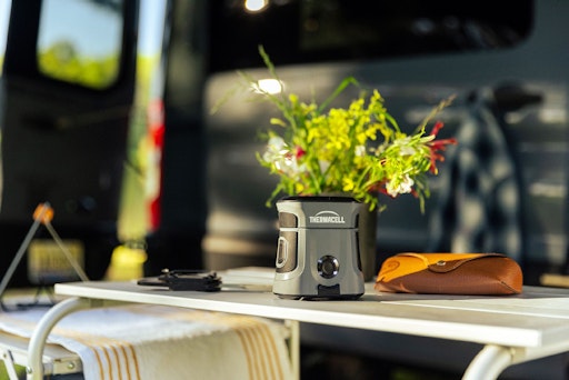 Die akkubetriebene E-Serie umgibt den Aufenthaltsbereich rasch
mit einer 29 m² großen Schutzzone und ist sowohl für den Einsatz im
Garten als auch für unterwegs konzipiert