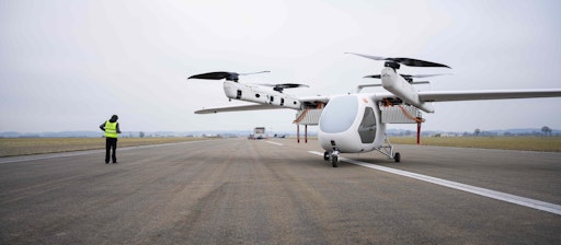 Vorschau Bild von Start der Flugerprobung: Das eVTOL soll künftig auch im
Patiententransport neue Möglichkeiten eröffnen. // Weiterer Text
über ots und www.presseportal.de/nr/60539 / Die Verwendung dieses
Bildes für redaktionelle Zwecke ist unter Beachtung aller
mitgeteilten Nutzungsbedingungen zulässig und dann auch honorarfrei.
Veröffentlichung ausschließlich mit Bildrechte-Hinweis.