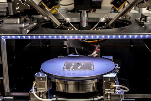 Vorschau Bild von Neue Forschung mit der TU Graz: Detailaufnahme einer Platine im
Wafer-Analyzer