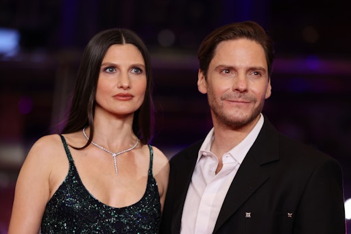Vorschau Bild von BERLIN, GERMANY - FEBRUARY 12: Felicitas Rombold and Daniel Brühl
attend the "No Good Men" Premiere & Opening Red Carpet premiere
during the 76th Berlinale International Film Festival Berlin at
Berlinale Palast with Armani beauty on February 12, 2026 in Berlin,
Germany. (Photo by Gerald Matzka/Getty Images) // Weiterer Text über
ots und www.presseportal.de/nr/135974 / Die Verwendung dieses Bildes
für redaktionelle Zwecke ist unter Beachtung aller mitgeteilten
Nutzungsbedingungen zulässig und dann auch honorarfrei.
Veröffentlichung ausschließlich mit Bildrechte-Hinweis.