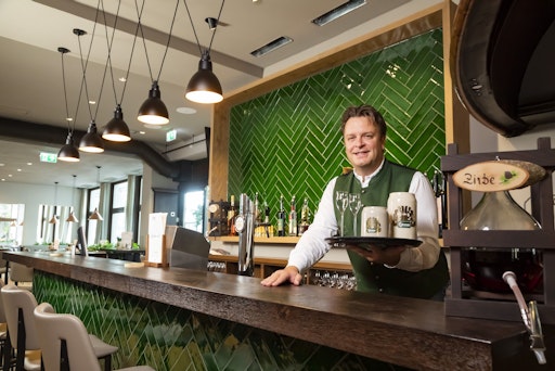  Gösser Bräu Wirt Robert Grossauer verkauft das Bier zu Heller
Preisen!