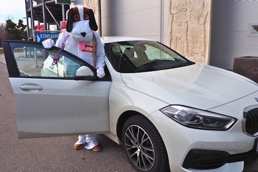  Wer als Barry oder ein anderer Superheld unterwegs sein will,
nimmt besser am Beifahrersitz Platz.