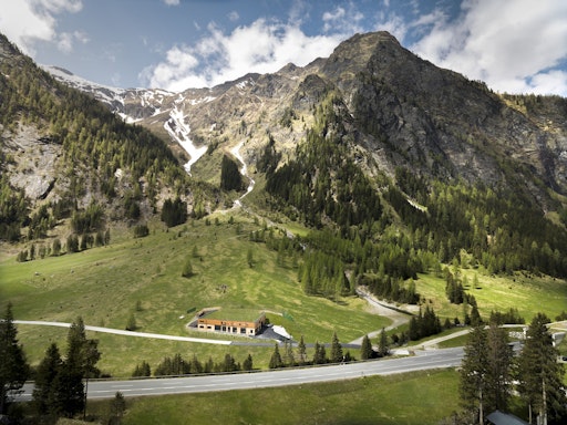 Vorschau Bild von Die Station fügt sich ideal in die Natur des Pinzgaus ein und
erzeugt CO2-freien Strom.