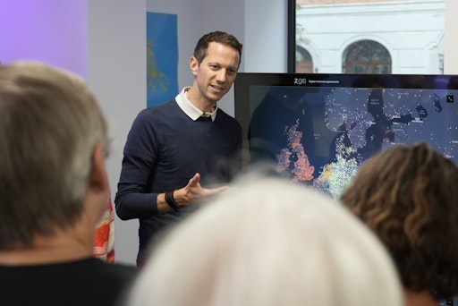 Bernd Resch, IT:U Gründungsprofessor für GeoSocial AI,
untersucht, wie KI und Social-Media-Daten Einsatzkräfte bei
Naturkatastrophen unterstützen können.