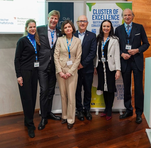 v.l.: Johanna Seeber (Seeste Bau), Präsident Julian Hadschieff
(Humanocare), Vizepräsidentin Renate Danler (Renate Danler
Consulting), Günther Rupprechter (Forschungsdirektor des „Cluster of
Excellence“ sowie Institutsvorstand der TU-Materialchemie), Martina
Scheiber (HR_SCOPE), Peter Kunz (Kunz Wallentin Rechtsanwälte).