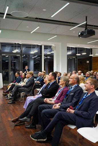 Vorschau Bild von Impressionen der interessierten Zuhörer