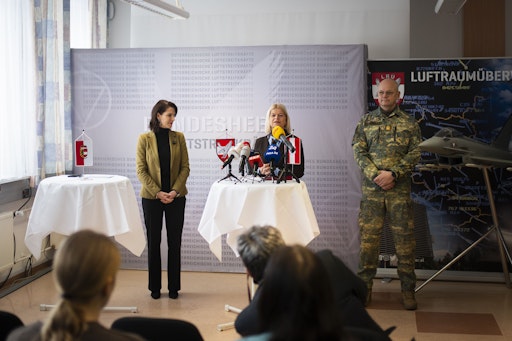  Verteidigungsministerin Klaudia Tanner und Landeshauptfrau
Karoline Edtstadler präsentieren die Fortschritte beim Aufbau der
bodengebundenen Luftabwehr und Drohnenabwehr des Bundesheeres