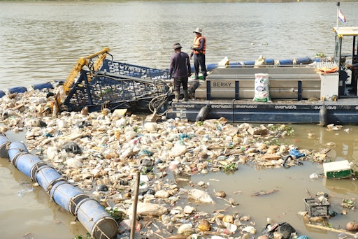  A waste collection vessel operated by everwave that collects
plastic and debris from a river in Cambodia, thereby reducing the
flow of waste into the ocean. // Weiterer Text über ots und
www.presseportal.de/nr/175322 / Die Verwendung dieses Bildes für
redaktionelle Zwecke ist unter Beachtung aller mitgeteilten
Nutzungsbedingungen zulässig und dann auch honorarfrei.
Veröffentlichung ausschließlich mit Bildrechte-Hinweis.