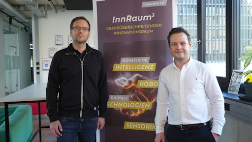  Das EU-geförderte Interreg-Projekt InnRaum³ bietet einen
grenzübergreifenden Innovationsraum für Unternehmen, Start-ups und
Studierende im Innraum. Matthias Schneider (l) und Fabian Steinhofer
(r) sind aktiv in das Projekt eingebunden. // Weiterer Text über ots
und www.presseportal.de/nr/181564 / Die Verwendung dieses Bildes für
redaktionelle Zwecke ist unter Beachtung aller mitgeteilten
Nutzungsbedingungen zulässig und dann auch honorarfrei.
Veröffentlichung ausschließlich mit Bildrechte-Hinweis.