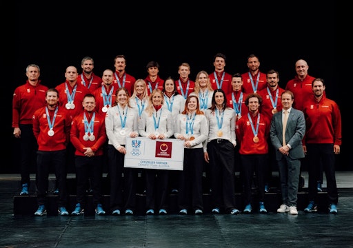  Als Prämie erhielten die erfolgreichen Medaillengewinner Wiener
Philharmoniker Münzen aus 999,9 g Gold, im Gegenwert von bis zu
20.000 Euro.