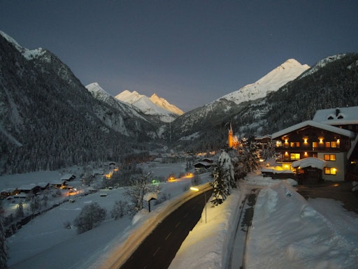 Vorschau Bild von Hieserhof mit dem Großglockner und der weltberühmten
Wahlfahrtskirche von Heiligenblut