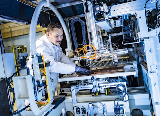 Vorschau Bild von Hightech: Neue Leiterplattentechnologien werden am Standort
Fehring eigenständig entwickelt.