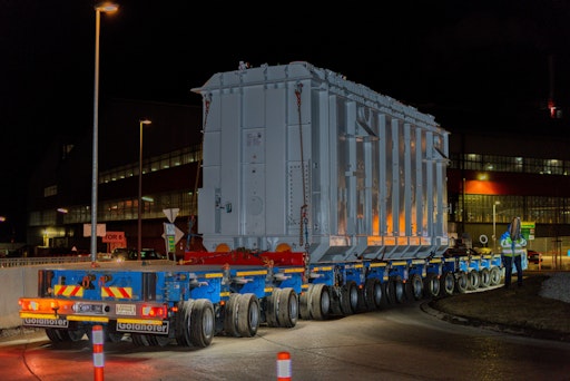Vorschau Bild von Der Transformator auf seiner Fahrt mittels ferngesteuertem
PST-Fahrzeug in Richtung Umspannwerk Leoben.
