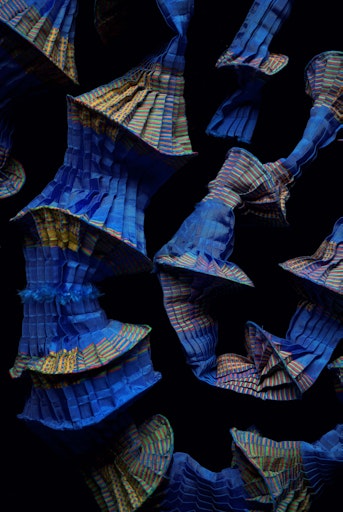 Vorschau Bild von Ursi Fürtler in Zusammenarbeit mit Walli Jungwirth, ohne Titel
(textile Objekte), 2004 Kunstfaser, plissiert, bedruckt; Angelschnur
© MAK/Christian Mendez