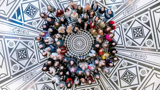  Generaldirektorin und wissenschaftliche Geschäftsführerin Dr.
Katrin Vohland mit Mitarbeiterinnen des NHM Wien