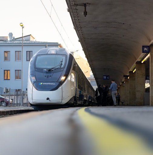Vorschau Bild von Westbahn-Premierenfahrt: Hochgeschwindigkeitszug Stadler SMILE
