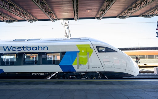 Vorschau Bild von Westbahn-Premierenfahrt: Hochgeschwindigkeitszug Stadler SMILE