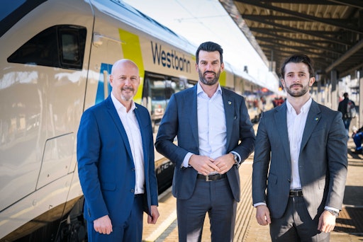 Vorschau Bild von Westbahn-Geschäftsführer Thomas Posch, Marco Ramsbacher sowie
LH-Stellvertreter Udo Landbauer