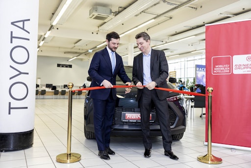 Vorschau Bild von Offizielle Eröffnung des umgestalteten RAINER Megastore
anlässlich der neuen Partnerschaft mit Toyota Austria: Maximilian
Lemberger, Geschäftsführer RAINER Gruppe und Cédric Borremans,
Geschäftsführer Toyota Austria.
