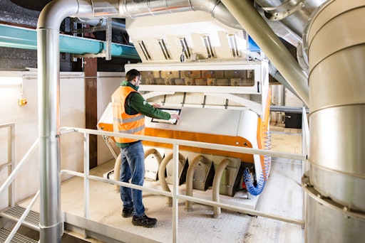 Vorschau Bild von Der Mais-Produktionsprozess am RWA-Saatgutwerk Lannach