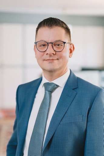 Vorschau Bild von Mag. (FH) Gerald Stocker Allgemein beeideter und gerichtlich
zertifizierter Sachverständiger Recognised European Valuer, World
Recognized Valuer RICS Registered Valuer