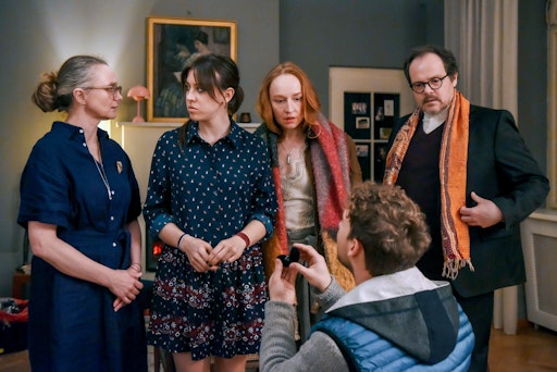 Vorschau Bild von So haben wir dich nicht erzogen - Im Bild (v.li.): Gerti Drassl
(Inka Schaller), Alina Schaller (Hedwig Schaller), Brigitte Hobmeier
(Balbina Augustin), Julian Pichler (Andreas Hofer), Thomas Mraz
(Edgar)