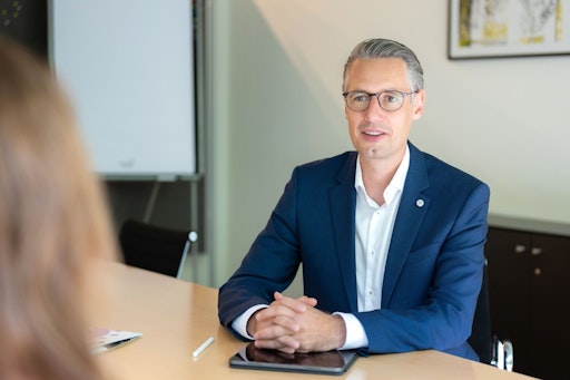 Vorschau Bild von FH Rektor und Geschäftsführer Dominik Engel