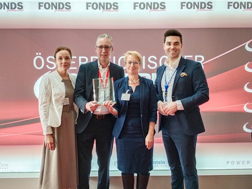  Anja Lenz, Alastair McEwen, Judit Havasi, Franz Zeiler bei der
Entgegennahme des Service-Award 2026