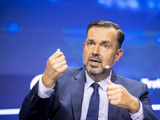 Vorschau Bild von Clemens Pig, CEO der Austria Presse Agentur, analysiert in
Seefeld den Stellenwert von Medien für Demokratien sowie Wege aus
den Krisen klassischer journalistischer Marken.