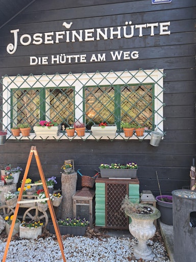 Vorschau Bild von Die Josefinenalm lädt zum Genießen ein