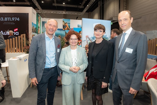 Vorschau Bild von Von links nach rechts - SLT-Geschäftsführer Leo Bauernberger,
Staatssekretärin Elisabeth Zehetner, ÖW-Geschäftsführerin Astrid
Steharnig-Staudinger sowie Botschafter Dr. Alexander Marschik.