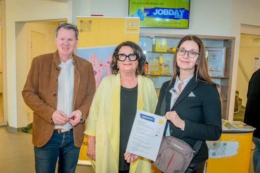  AMS-Landesgeschäftsführer Peter Wedenig, Hilfswerk Präsidentin
Elisabeth Scheucher-Pichler und Carmen Durchschlag (Leiterin Service
für Unternehmen AMS Kärnten)