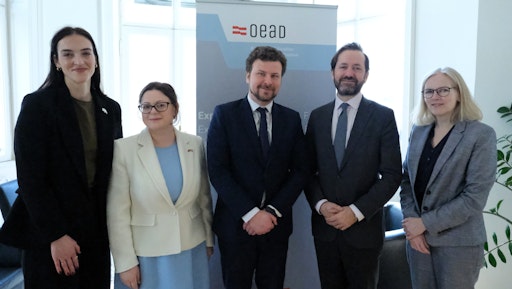  V.l.n.r.: Kathrin Wenny (Österr. Beauftragte für
Bildungskooperation in der Republik Moldau), Victoria Roșa
(Botschafterin der Republik Moldau in Österreich), Dan Perciun
(Bildungsminister Moldau), Jakob Calice (Geschäftsführer OeAD), Elisabeth
Augustin (OeAD, Abteilungsleiterin Auslandsstandorte und Sprache)