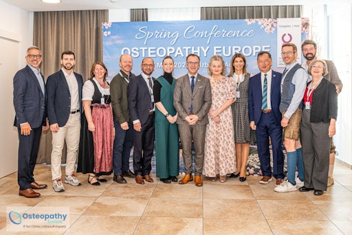  Bürgermeister Bernhard Auinger mit Vorstand Osteopathy Europe und
OEGO